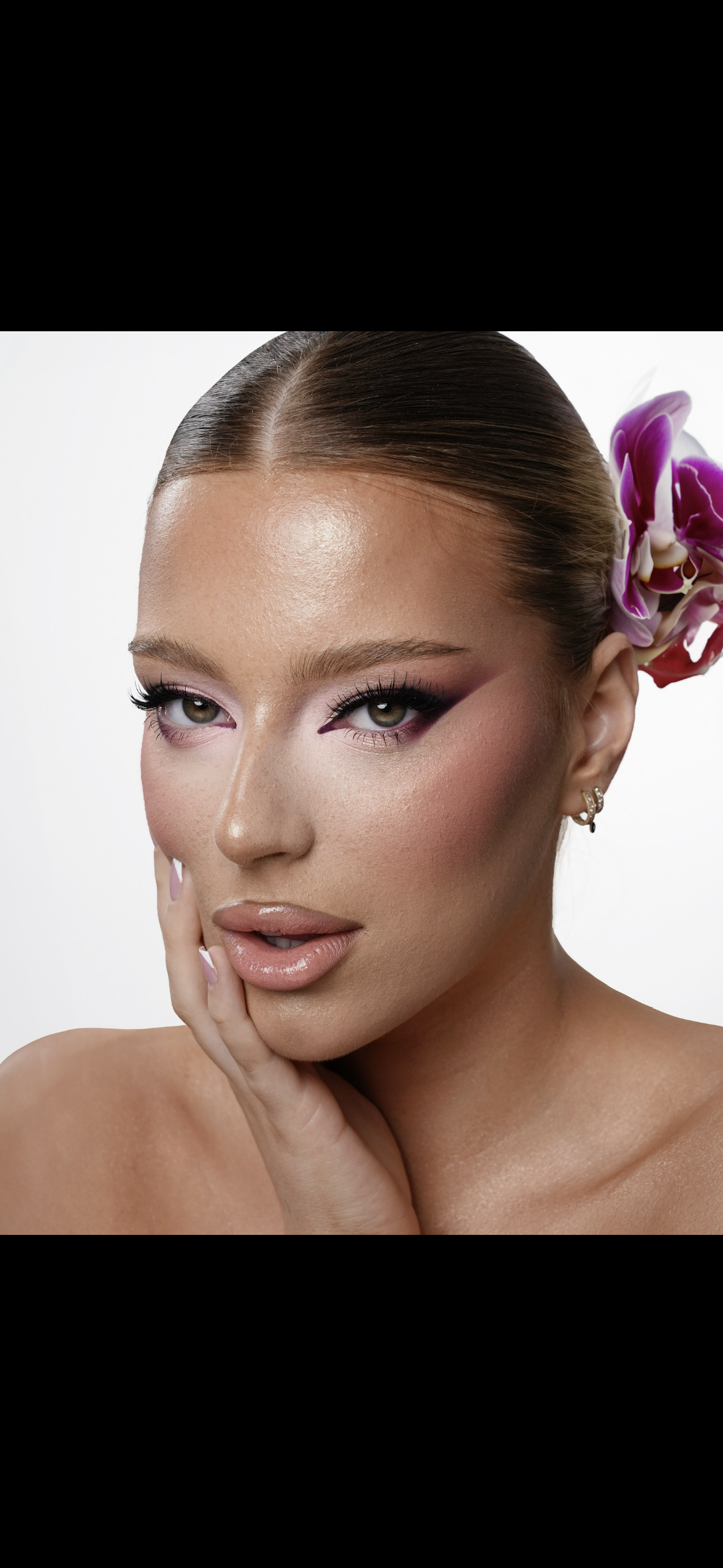AG- Make-up Artist  2