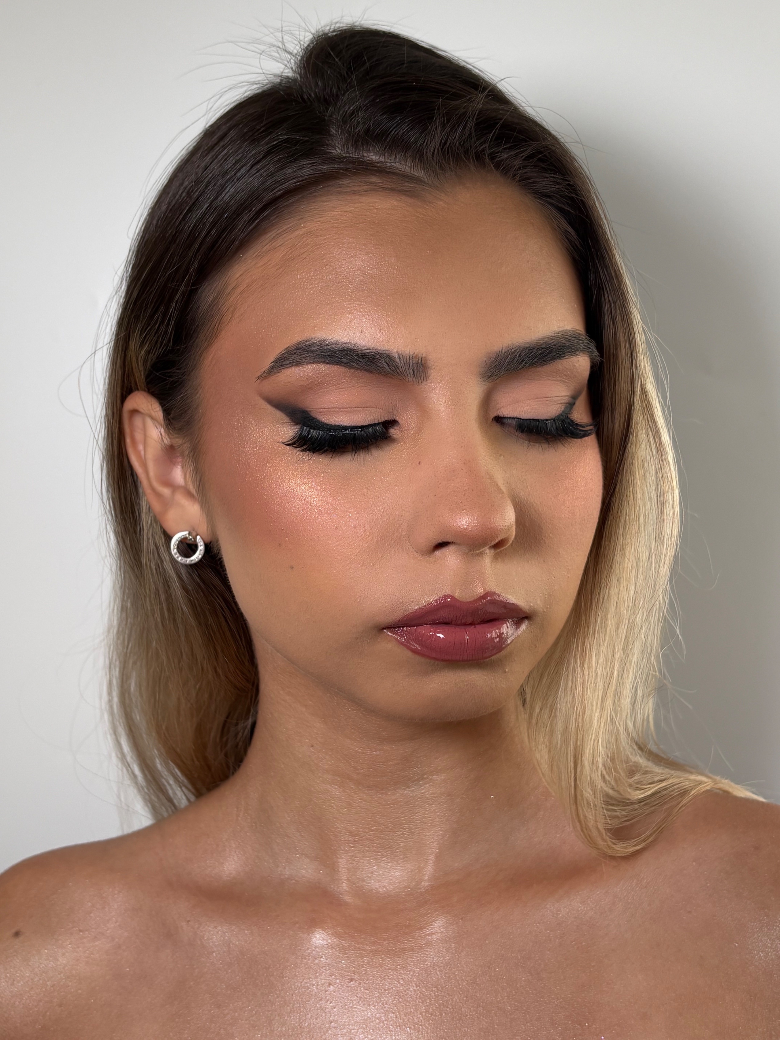 AG- Make-up Artist  3